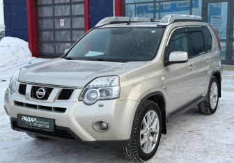 Подержанный автомобиль Nissan X-Trail 2011 года (3 фото)