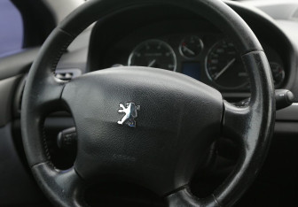 Подержанный автомобиль Peugeot 407 Sedan 2005 года (16 фото)