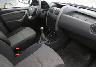 Подержанный автомобиль Renault Duster 2016 года (9 фото)