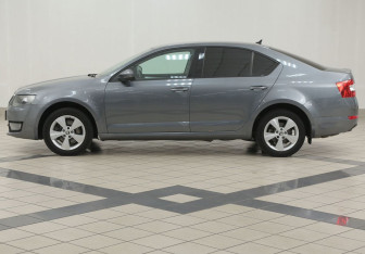 Подержанный автомобиль Skoda Octavia Liftback 2016 года (7 фото)
