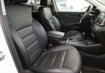 Подержанный автомобиль Kia Sorento 2015 года (10 фото)