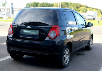 Подержанный автомобиль Chevrolet Aveo Hatchback 2010 года (6 фото)