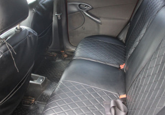 Подержанный автомобиль Ford Focus Hatchback 2002 года (12 фото)