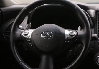 Подержанный автомобиль Infiniti FX 2012 года (20 фото)