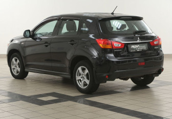 Подержанный автомобиль Mitsubishi ASX 2014 года (2 фото)