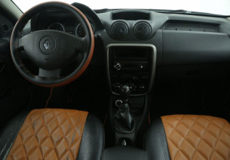 Подержанный автомобиль Renault Duster 2014 года (12 фото)