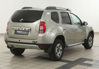 Подержанный автомобиль Renault Duster 2014 года (4 фото)