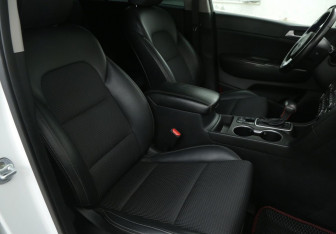 Подержанный автомобиль Kia Sportage 2016 года (10 фото)