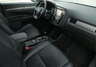 Подержанный автомобиль Mitsubishi Outlander 2012 года (9 фото)