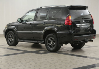 Подержанный автомобиль Lexus GX 2006 года (2 фото)