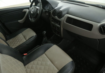 Подержанный автомобиль Renault Logan Sedan 2012 года (9 фото)