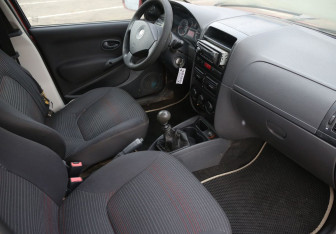 Подержанный автомобиль Fiat Albea 2008 года (9 фото)