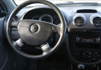 Подержанный автомобиль Chevrolet Lacetti Hatchback 2011 года (14 фото)