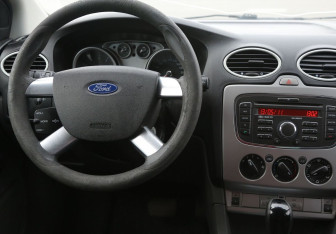 Подержанный автомобиль Ford Focus Sedan 2011 года (14 фото)