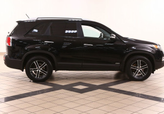 Подержанный автомобиль Kia Sorento 2012 года (2 фото)