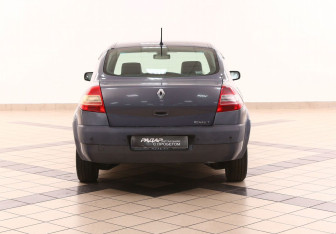 Подержанный автомобиль Renault Megane Sedan 2007 года (5 фото)