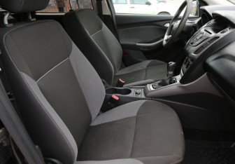 Подержанный автомобиль Ford Focus Hatchback 2011 года (10 фото)