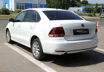 Подержанный автомобиль Volkswagen Polo Sedan 2015 года (4 фото)