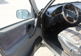Подержанный автомобиль Chevrolet Niva 2004 года (9 фото)