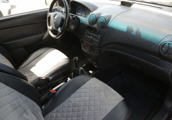 Подержанный автомобиль Chevrolet Aveo Sedan 2010 года (9 фото)