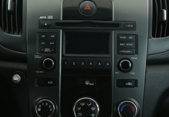 Подержанный автомобиль Kia Cerato Sedan 2010 года (13 фото)