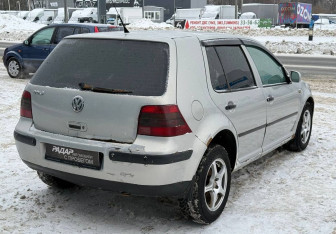 Подержанный автомобиль Volkswagen Golf Hatchback 1998 года (6 фото)