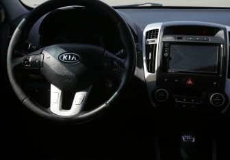 Подержанный автомобиль Kia Ceed Wagon 2010 года (14 фото)