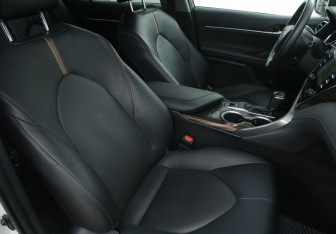 Подержанный автомобиль Toyota Camry Sedan 2020 года (10 фото)