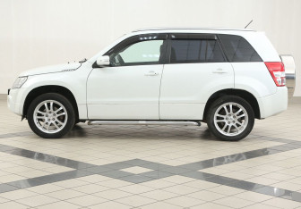 Подержанный автомобиль Suzuki Grand Vitara 2011 года (7 фото)