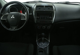 Подержанный автомобиль Mitsubishi ASX 2014 года (12 фото)