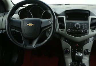 Подержанный автомобиль Chevrolet Cruze Sedan 2012 года (14 фото)