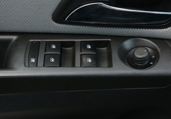 Подержанный автомобиль Chevrolet Cruze Hatchback 2013 года (17 фото)