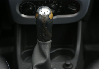 Подержанный автомобиль Renault Logan Sedan 2013 года (15 фото)