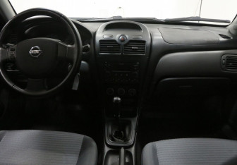 Подержанный автомобиль Nissan Almera Classic 2011 года (8 фото)