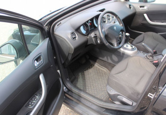 Подержанный автомобиль Peugeot 308 Wagon 2010 года (16 фото)