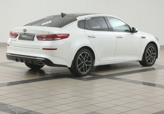 Подержанный автомобиль Kia Optima Sedan 2018 года (4 фото)