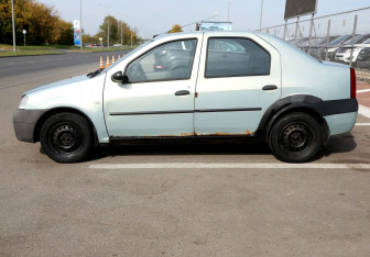 Подержанный автомобиль Renault Logan Sedan 2007 года (8 фото)