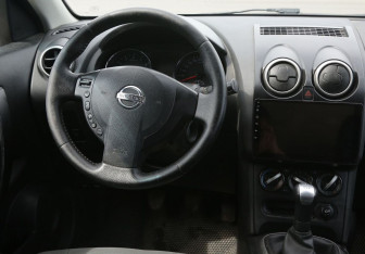 Подержанный автомобиль Nissan Qashqai+2 2012 года (14 фото)