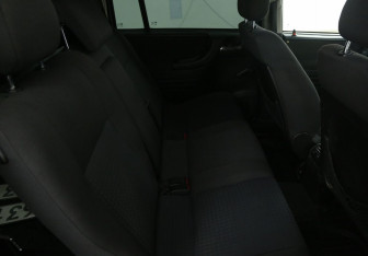 Подержанный автомобиль Opel Zafira Compactvan 2004 года (11 фото)