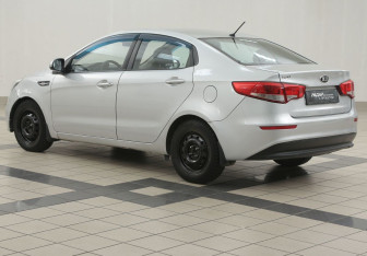 Подержанный автомобиль Kia Rio Sedan 2015 года (2 фото)