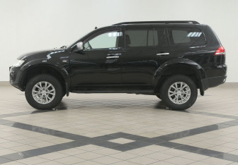Подержанный автомобиль Mitsubishi Pajero Sport 2014 года (7 фото)