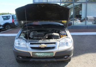 Подержанный автомобиль Chevrolet Niva 2014 года (12 фото)