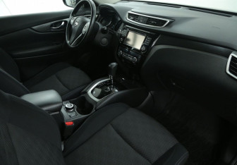 Подержанный автомобиль Nissan X-Trail 2018 года (9 фото)