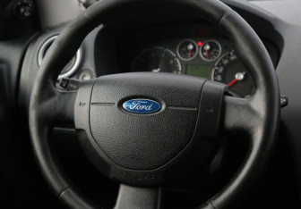 Подержанный автомобиль Ford Fusion 2008 года (16 фото)