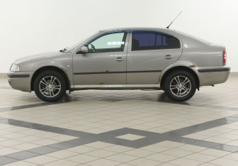 Подержанный автомобиль Skoda Octavia Liftback 2007 года (7 фото)