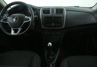Подержанный автомобиль Renault Sandero 2020 года (12 фото)