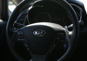Подержанный автомобиль Kia Cerato Sedan 2013 года (16 фото)