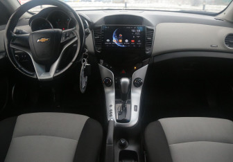 Подержанный автомобиль Chevrolet Cruze Hatchback 2012 года (12 фото)