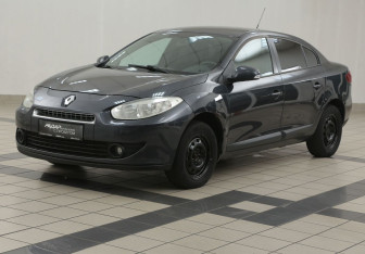 Подержанный автомобиль Renault Fluence 2012 года (8 фото)