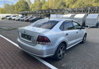 Подержанный автомобиль Volkswagen Polo Sedan 2013 года (7 фото)